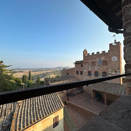 مبيت وإفطار تْشيرتالدو Antica Torre Del Borgo المظهر الخارجي الصورة