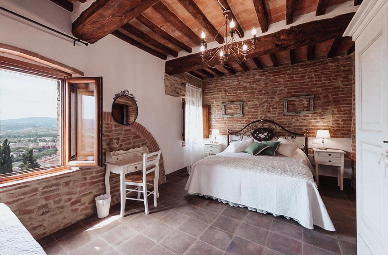 مبيت وإفطار تْشيرتالدو Antica Torre Del Borgo المظهر الخارجي الصورة