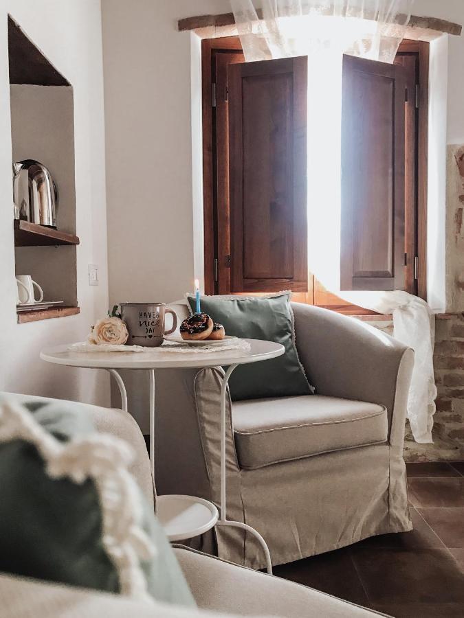 مبيت وإفطار تْشيرتالدو Antica Torre Del Borgo المظهر الخارجي الصورة