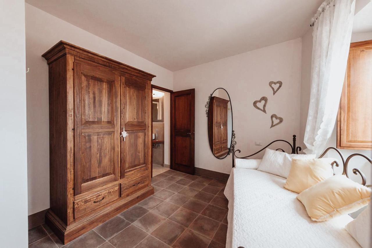 مبيت وإفطار تْشيرتالدو Antica Torre Del Borgo المظهر الخارجي الصورة