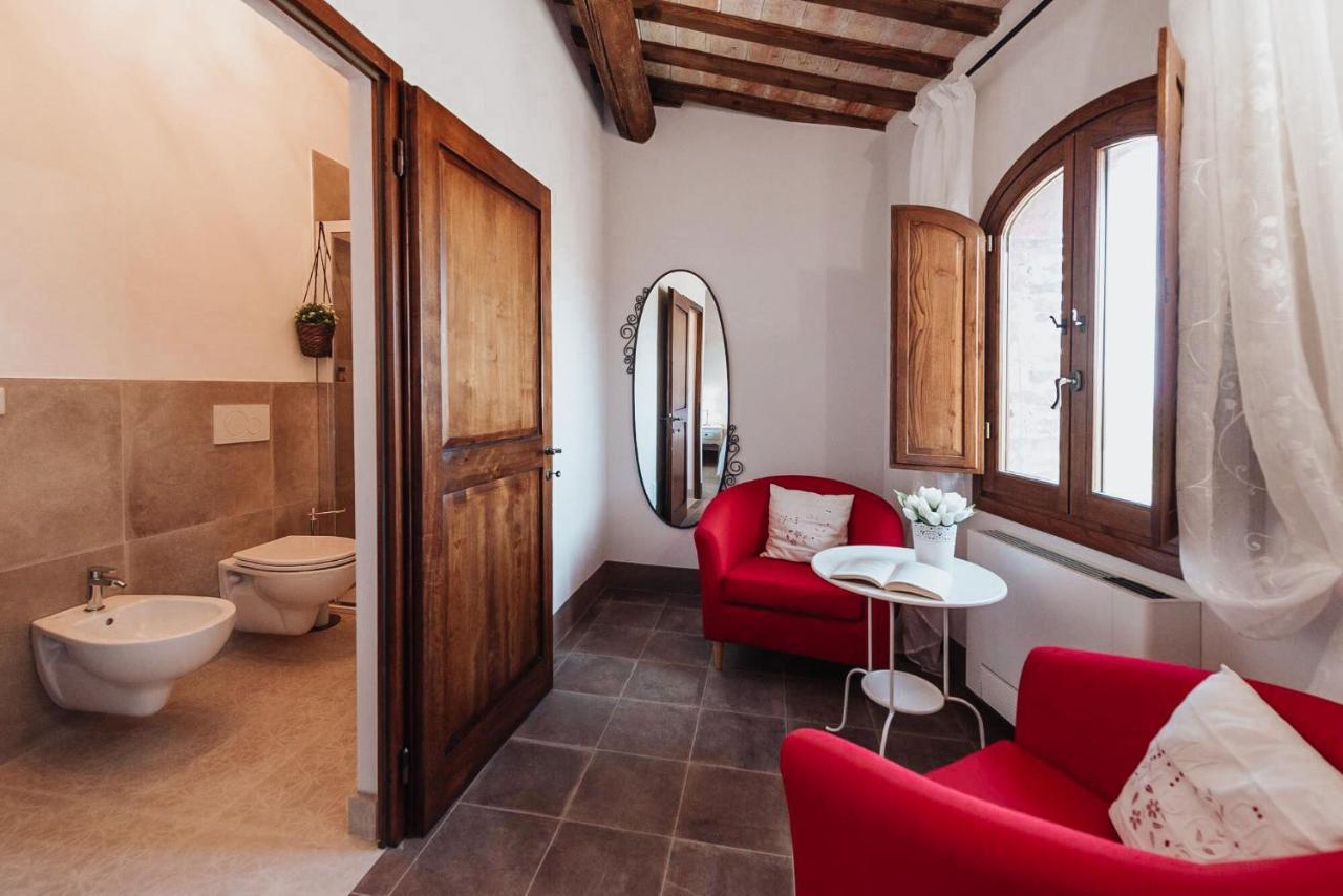مبيت وإفطار تْشيرتالدو Antica Torre Del Borgo المظهر الخارجي الصورة