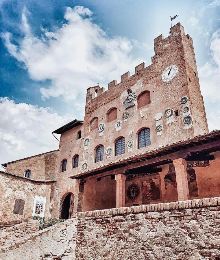 مبيت وإفطار تْشيرتالدو Antica Torre Del Borgo المظهر الخارجي الصورة
