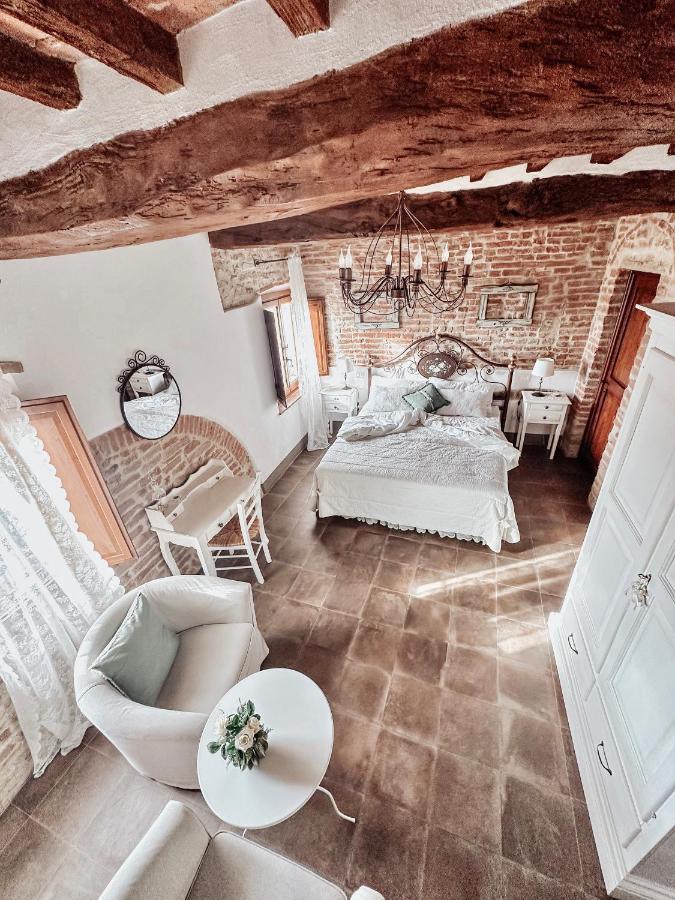 مبيت وإفطار تْشيرتالدو Antica Torre Del Borgo المظهر الخارجي الصورة