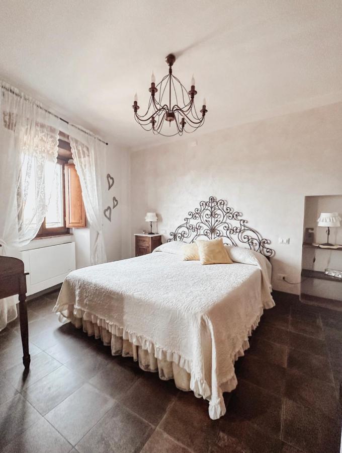 مبيت وإفطار تْشيرتالدو Antica Torre Del Borgo المظهر الخارجي الصورة