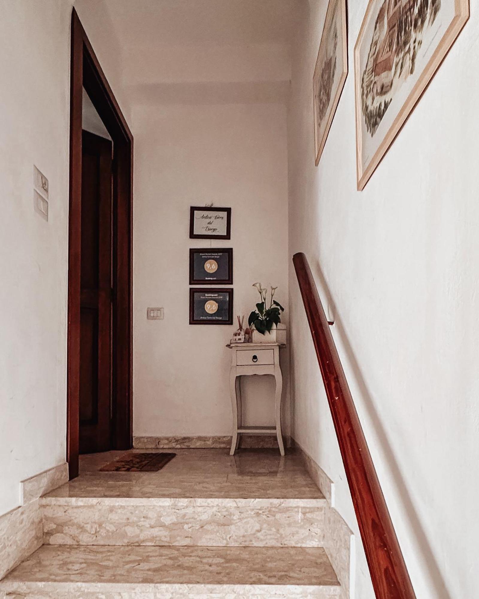 مبيت وإفطار تْشيرتالدو Antica Torre Del Borgo المظهر الخارجي الصورة