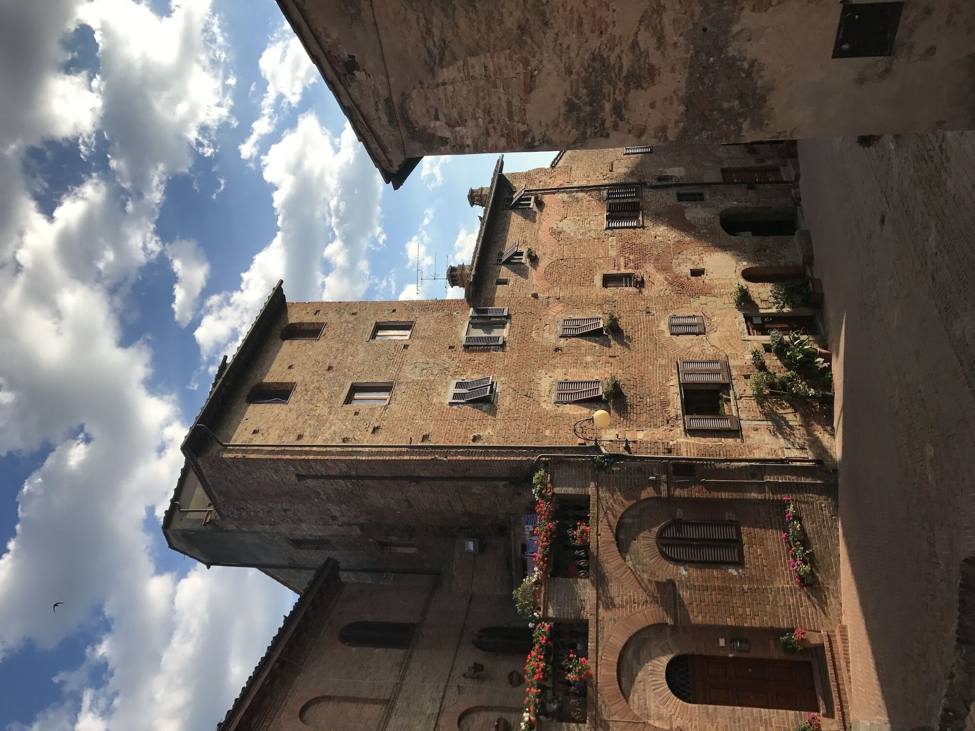 مبيت وإفطار تْشيرتالدو Antica Torre Del Borgo المظهر الخارجي الصورة